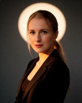 Business Lady — example 8